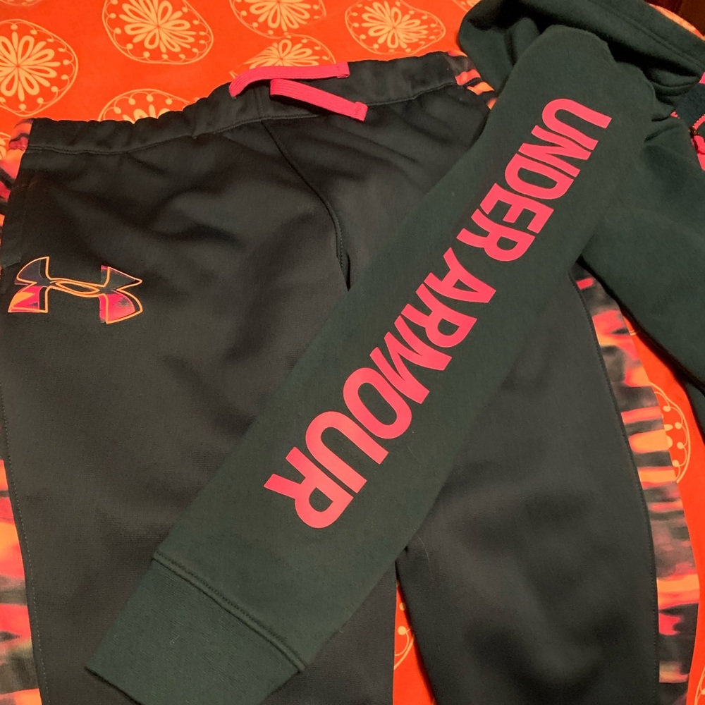 Under Armour coldgear sweatsuit.  hoodie/sweatpants girls YXL